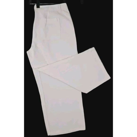 Izod ~Woman Size 8~ White Cropped Capri Cotton Pants Embroidered NWT - Picture 1 of 10
